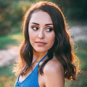 Meet your Posher, Claudia